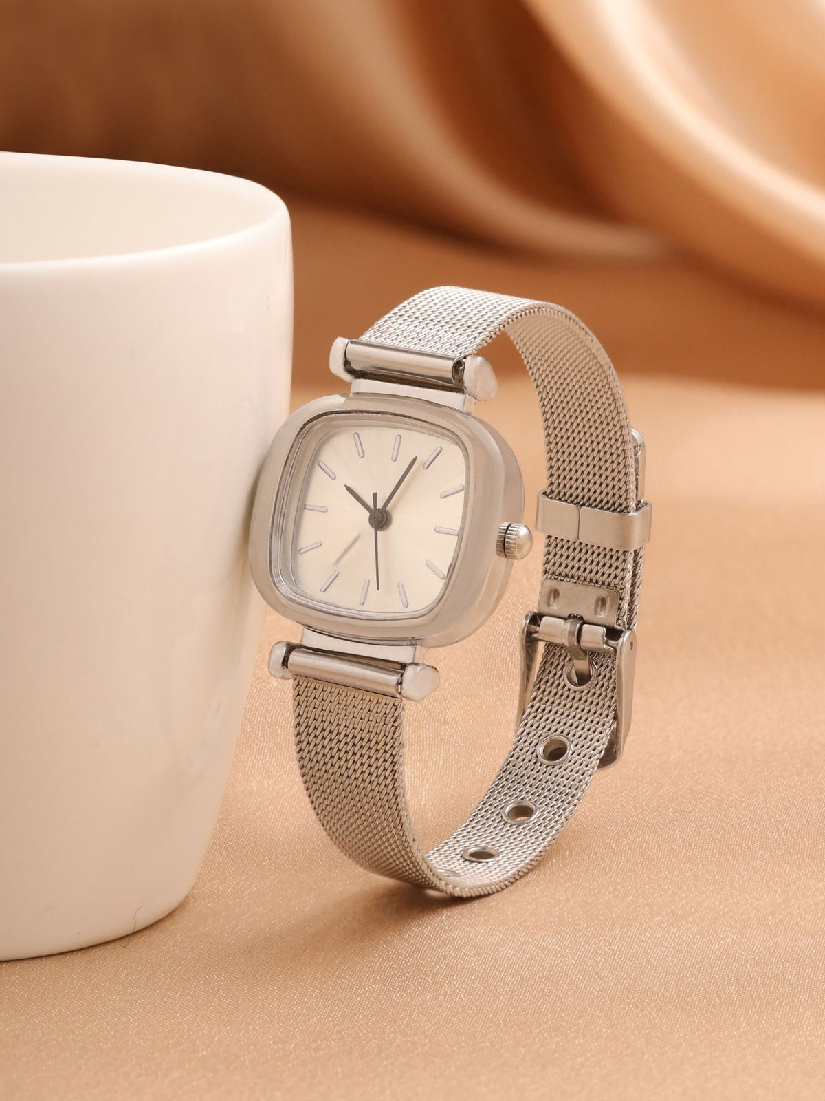 Lustre White Analog Stainless Steel Wrist Watch