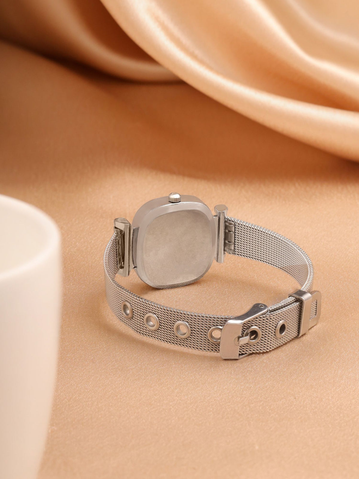 Lustre White Analog Stainless Steel Wrist Watch