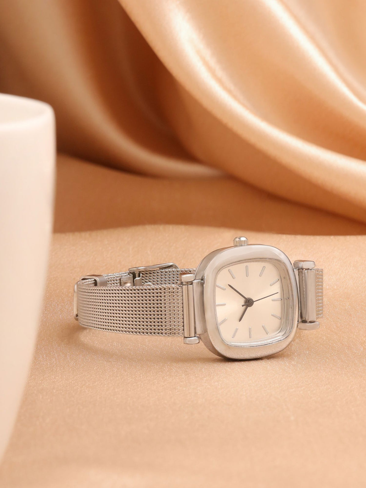 Lustre White Analog Stainless Steel Wrist Watch